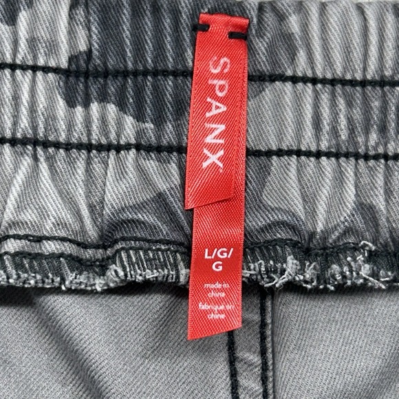 Spanx Cargo Camouflage Jogger Pants Women Size Large Gray Casual Stretch Pull Up - Picture 3 of 10